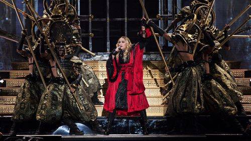 Madonna deja a medias a su público