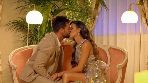 'Para toda la vida' debuta en Telecinco con expulsiones y el primer beso