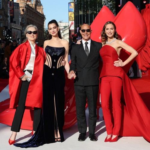 Estrellas de "El diablo viste de Prada 2" brillan en el estreno europeo en Londres