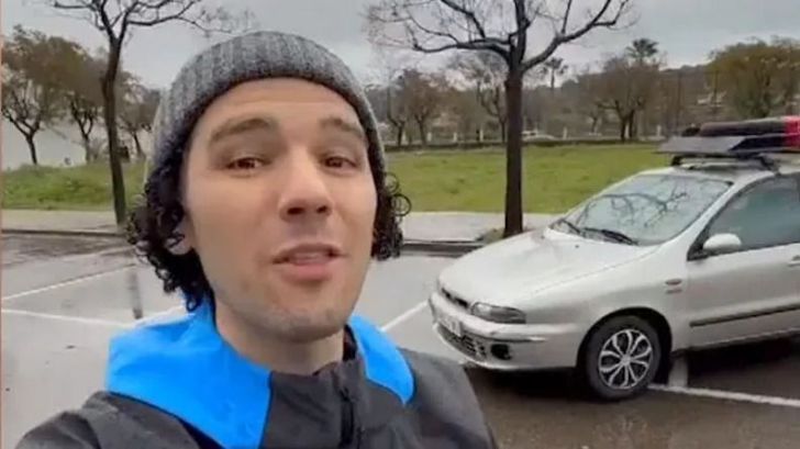 Joven español planea un viaje a Japón en un Fiat Marea del 98, durmiendo en el coche