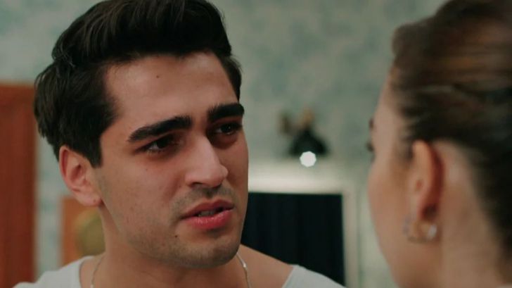 Halis cuestiona la idoneidad de Pelin para Ferit en una conversación reveladora