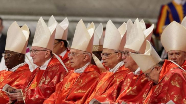 Los cardenales inician el cónclave para elegir al nuevo papa
