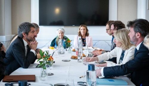 Urtasun respalda el cine español en Cannes 2026
