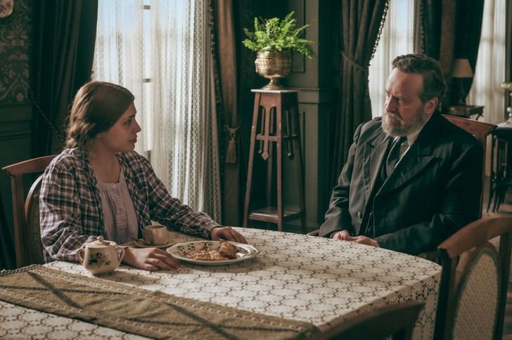 Elena se enfrenta a la amenaza de su suegro en 'La Favorita 1922'