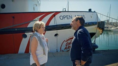 Mercedes Milá se encuentra con Óscar Camps en su viaje por el Mediterráneo