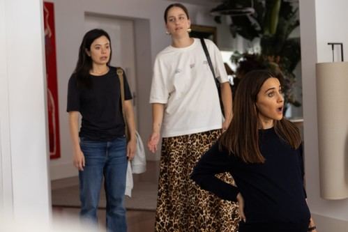 La serie 'Se tiene que morir mucha gente' de Movistar Plus confirma su segunda temporada tras el éxito de la primera