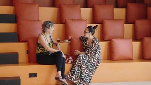 Candela Peña estrena 'Una tarda amb...' en La 2Cat