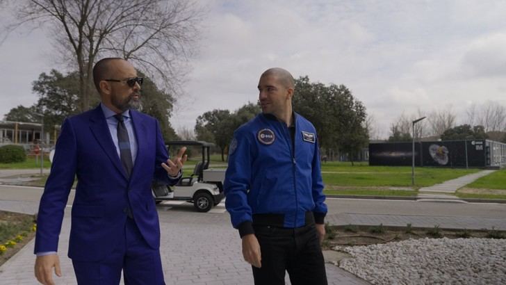Risto Mejide cierra la temporada de ‘Viajando con Chester’ con Rappel y el astronauta Pablo Álvarez